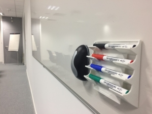 whiteboard mit whiteboardmarkern magnetisch